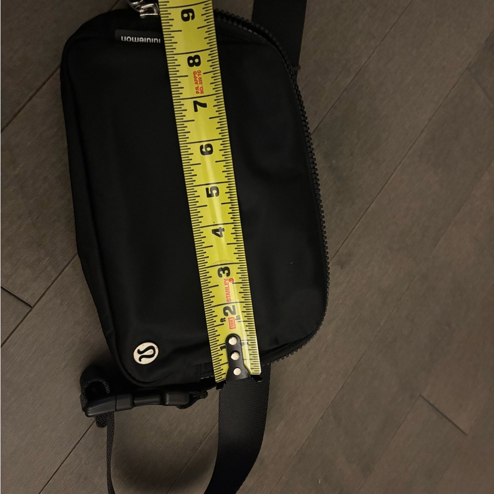 Lululemon Black Belt Bag - Picture 5 of 6
